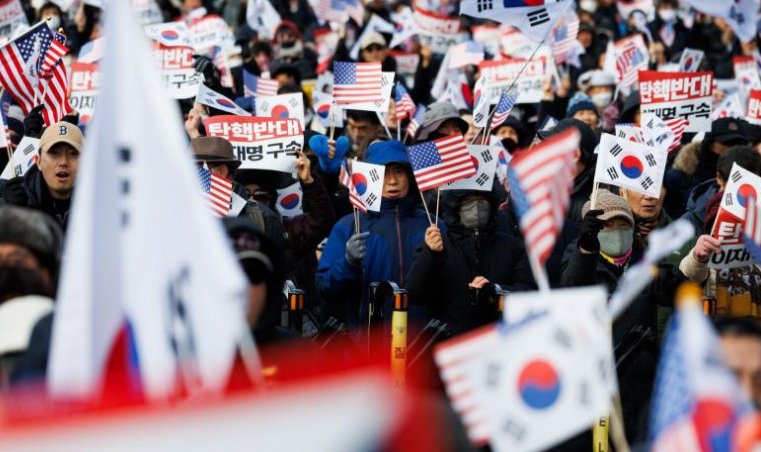 Dihadang Pendukung, KPK Korsel Gagal Tangkap Presiden Yoon